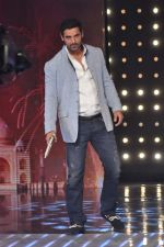 John Abraham on the sets of India_s Got Talent in Filmcity, Mumbai on 12th Sept 2011 (78).JPG