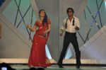 Kareena Kapoor, Shahrukh Khan at the audio release of Ra.One in Filmcity, Mumbai on 12th Sept 2011 (33).JPG