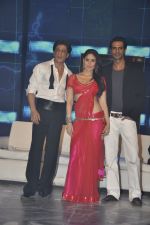 Kareena Kapoor, Shahrukh Khan, Arjun Rampal at the audio release of Ra.One in Filmcity, Mumbai on 12th Sept 2011 (165).JPG