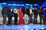 Sunil A. Lulla, Shahrukh Khan, Kareena Kapoor, Anubhav Sinha, Vishal Dadlani, Shekhar Ravjiani, Bhushan Kumar at the audio release of Ra.One in Filmcity, Mumbai on 12th Sept 2011 (27).JPG