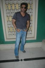 Sunil Shetty on the location of film Loot in Chandivali on 12th Sept 2011 (65).JPG