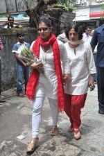 Kajol, Tanuja at the farewell to photogrpaher Gautam Rajadhyaksha in Mumbai on 13th Sept 2011 (30).JPG