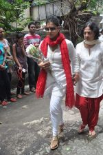 Kajol, Tanuja at the farewell to photogrpaher Gautam Rajadhyaksha in Mumbai on 13th Sept 2011 (32).JPG