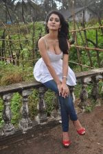 Alankrita Dogra on the sets of film Lethal Comission in Madh on 14th Sept 2011 (19).JPG