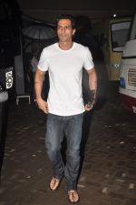 Arjun Rampal snapped at Don 2 photoshoot in Bandra, Mumbai on 15th Sept 2011 (7).JPG