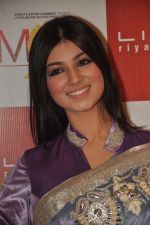 Ayesha Takia promote Mod in Libas store on 15th Sept 2011 (15).JPG