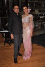 Tarun tahiliani at the launch of Aamby Valley India Bridal Week in Sahara Star on 16th Sept 2011 (30).JPG