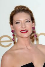 Anna Torv attends the 63rd Annual Primetime Emmy Awards in Nokia Theatre L.A. Live on 18th September 2011 (2).jpg