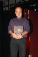 Anupam Kher at Pallavi Gupta book launch bsaed on Sadhguru Jaggi Vasudev_s life in Dadar on 20th Sept 2011 (16).JPG