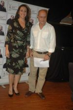 Anupam Kher with Spanish Falmenco singer Maria Del Mar Fernandez in Santacruz on 21st Sept 2011 (5).JPG