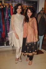 Auritra Ghosh, Dia Mirza at Ritu Kumar store in Phoneix Mill on 21st Sept 2011 (11).JPG