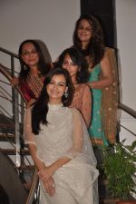 Auritra Ghosh, Dia Mirza, Soni Razdan, Ritu Kumar at Ritu Kumar store in Phoneix Mill on 21st Sept 2011 (58).JPG