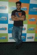 Prateik Babbar on the sets of Radio City in Bandra, Mumbai on 21st Sept 2011 (4).JPG