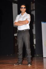 Akshay Kumar at Asian Heart Institute CSR initiative launch in Shanmukhanand Hall, Mumbai on 22nd Sept 2011 (10).JPG