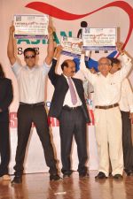 Akshay Kumar at Asian Heart Institute CSR initiative launch in Shanmukhanand Hall, Mumbai on 22nd Sept 2011 (19).JPG