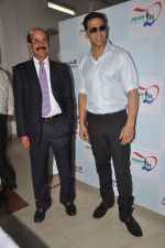 Akshay Kumar at Asian Heart Institute CSR initiative launch in Shanmukhanand Hall, Mumbai on 22nd Sept 2011 (31).JPG