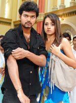 Trisha Krishnan, Vijay in Nenera Aadi Movie Stills (4).jpg