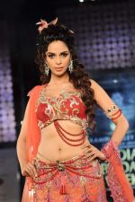 Mallika Sherawat walk the ramp for Anjalee and Arjun Kapoor Show at Amby Valley India Bridal Week day 1 on 24th Sept 2011 (10).JPG