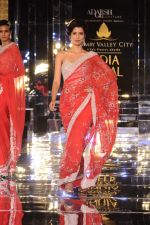 Model walk the ramp for Adarsh Gill Show at Amby Valley India Bridal Week day 2 on 24th Sept 2011 (73).JPG