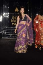 Model walk the ramp for Bhairavi Jaikishen Show at Amby Valley India Bridal Week day 2 on 24th Sept 2011 (94).JPG