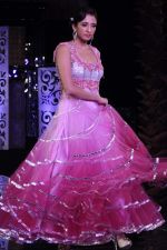 Model walk the ramp for Jyotsa Tiwari Show at Amby Valley India Bridal Week day 3 on 25th Sept 2011 (64).JPG