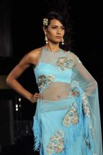 Model walk the ramp for Pallavi Jaikishan Show at Amby Valley India Bridal Week day 3 on 25th Sept 2011 (25).JPG
