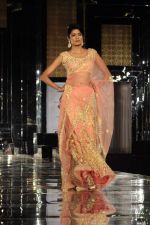 Model walk the ramp for Pallavi Jaikishan Show at Amby Valley India Bridal Week day 3 on 25th Sept 2011 (44).JPG