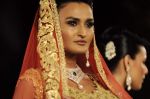 Model walk the ramp for Pallavi Jaikishan Show at Amby Valley India Bridal Week day 3 on 25th Sept 2011 (65).JPG