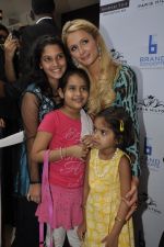 Paris Hilton unveils her line at Shoppers Stop in Juhu, Mumbai on 25th Sept 2011 (29).JPG