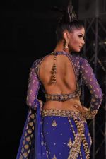 Model walk the ramp for Neeta Lulla Show at Amby Valley India Bridal Week day 4 on 26th Sept 2011 (28).JPG