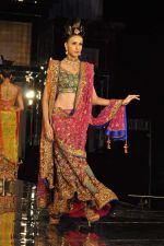 Model walk the ramp for Neeta Lulla Show at Amby Valley India Bridal Week day 4 on 26th Sept 2011 (56).JPG