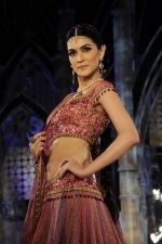 Model walk the ramp for Tarun Tahiliani finale at Aamby Valley Fashion week in Saharastar, Mumbai on 27th Sept 2011 (109).JPG