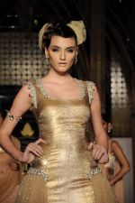 Model walk the ramp for Tarun Tahiliani finale at Aamby Valley Fashion week in Saharastar, Mumbai on 27th Sept 2011 (42).JPG
