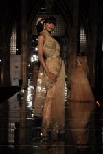 Model walk the ramp for Tarun Tahiliani finale at Aamby Valley Fashion week in Saharastar, Mumbai on 27th Sept 2011 (46).JPG