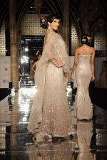 Model walk the ramp for Tarun Tahiliani finale at Aamby Valley Fashion week in Saharastar, Mumbai on 27th Sept 2011 (50).JPG