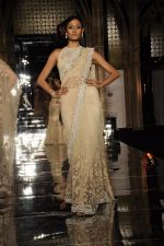 Model walk the ramp for Tarun Tahiliani finale at Aamby Valley Fashion week in Saharastar, Mumbai on 27th Sept 2011 (51).JPG