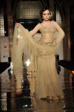 Model walk the ramp for Tarun Tahiliani finale at Aamby Valley Fashion week in Saharastar, Mumbai on 27th Sept 2011 (52).JPG