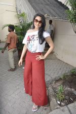 Sonakshi Sinha snapped in Mehboob Studio in Bandra, Mumbai on 27th Sept 2011 (12).JPG