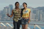 Suriya, Shruti Haasan in 7aum Arivu Movie Stills (27).jpg