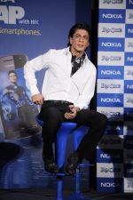 Shahrukh Khan unveils the new Nokia Symbian mobile in Trident, Mumbai on 28th Sept 2011 (11).JPG