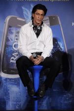 Shahrukh Khan unveils the new Nokia Symbian mobile in Trident, Mumbai on 28th Sept 2011 (16).JPG