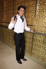 Shahrukh Khan unveils the new Nokia Symbian mobile in Trident, Mumbai on 28th Sept 2011 (2).JPG