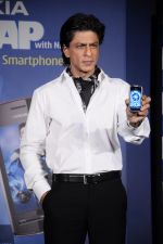 Shahrukh Khan unveils the new Nokia Symbian mobile in Trident, Mumbai on 28th Sept 2011 (26).JPG