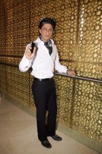 Shahrukh Khan unveils the new Nokia Symbian mobile in Trident, Mumbai on 28th Sept 2011 (3).JPG