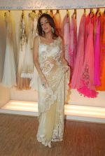 Farah Ali Khan at opening of Amber by Ecru Luxury a pret label by Ankur Batra in Kemps Corner on 29th Sept 2011 (21).JPG