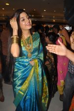 Poonam Kaur at CMR Shopping Mall Launch on 28th September 2011 (55).JPG