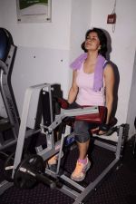 Gul Panag_s workout to promote Dohne Nutrition whey in True Fitness on 4th Oct 2011 (19).JPG