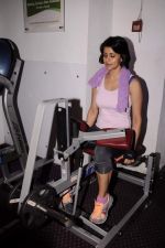 Gul Panag_s workout to promote Dohne Nutrition whey in True Fitness on 4th Oct 2011 (20).JPG