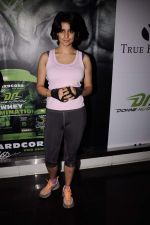 Gul Panag_s workout to promote Dohne Nutrition whey in True Fitness on 4th Oct 2011 (38).JPG