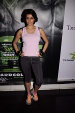 Gul Panag_s workout to promote Dohne Nutrition whey in True Fitness on 4th Oct 2011 (41).JPG